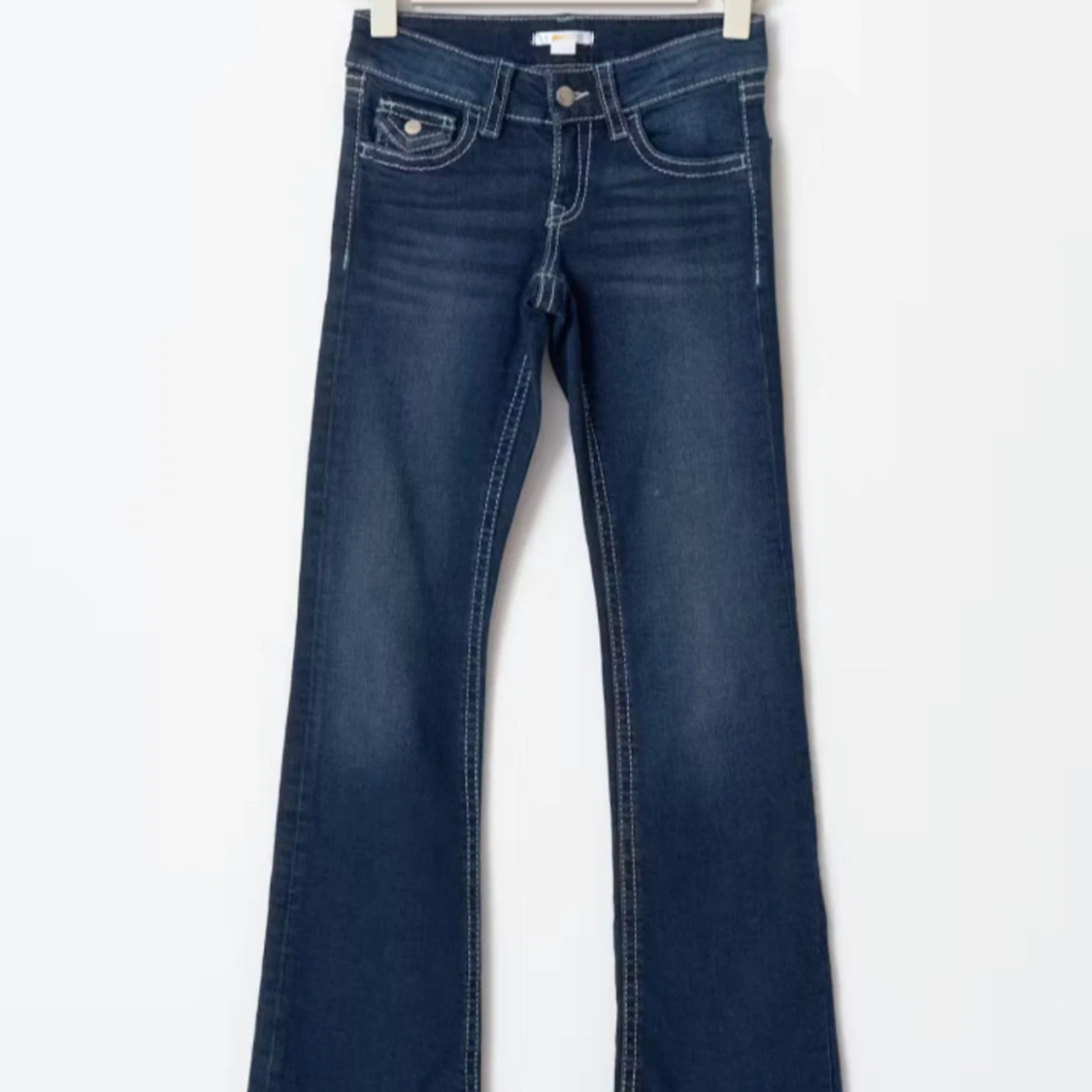 Mörkblå bootcut jeans
