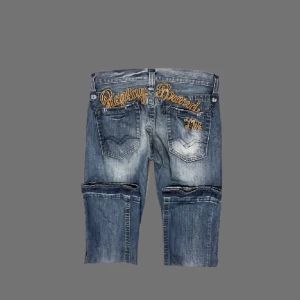 Y2K REPLAY JEANS - Otroligt coola bootcut replay jeans från 2000-talet 🔥 midjemåttet: 40cm tvärsöver innerbenslängd 80cm  PS. GÅ IGENOM MITT KONTO NI KOMMER HITTA MÅNGA Y2K OCH VINTAGE PLAGG!