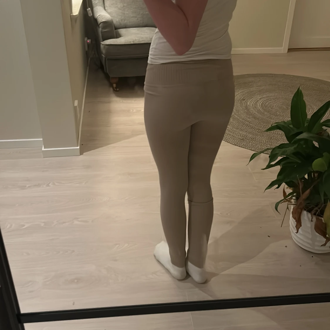 Beige leggings från Stronger - 1