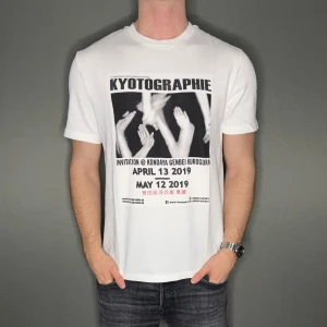 Zadig voltaire T-shirt - Hej säljer nu min fina Zadig voltaire T-shirt i storlek S men sitter som M. Den är helt ny och kommer vara otroligt snygg nu i vår och framåt sommaren. Nypris cirka 1000kr! Vi kommer att sälja liknande produkter nu närmare våren så glöm inte följa profilen!🌊🍾