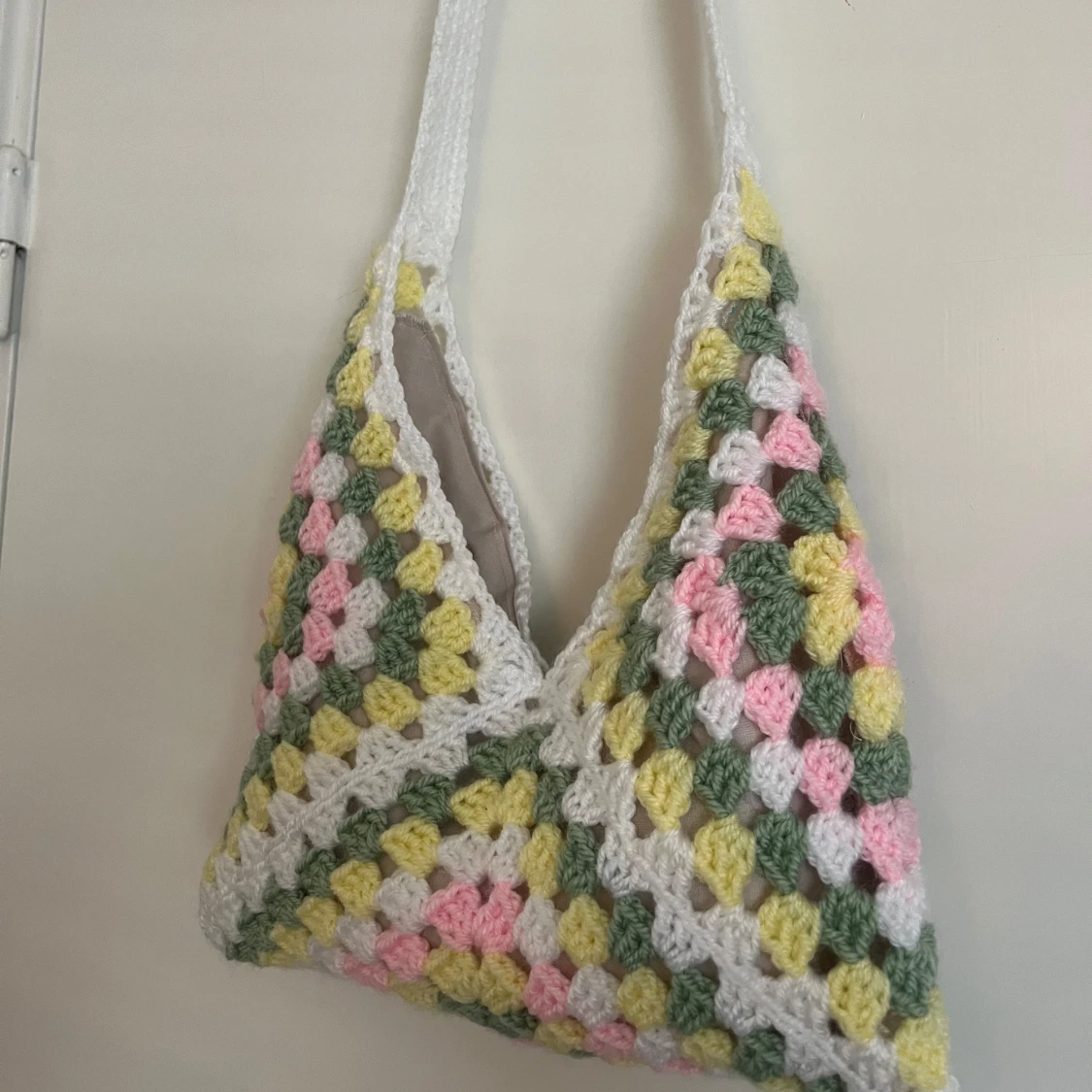 Flerfärgad virkad väska - 1