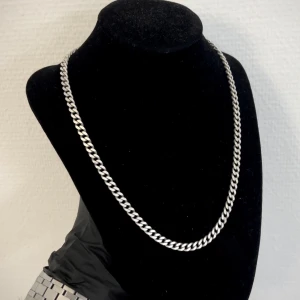 Pansarlänk halsband äkta 925 silver - Pansarlänk halsband i äkta 925 silver. 48cm lång och 5mm bred, väger 31.8g. Stämplad.