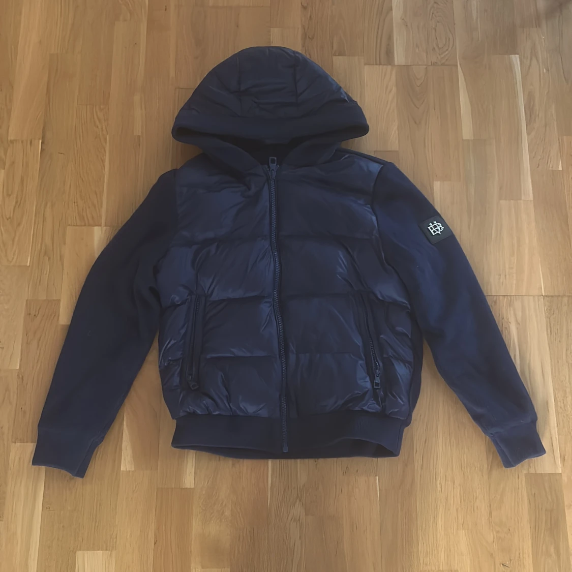 Mörkblå cardigan från Bvaldi