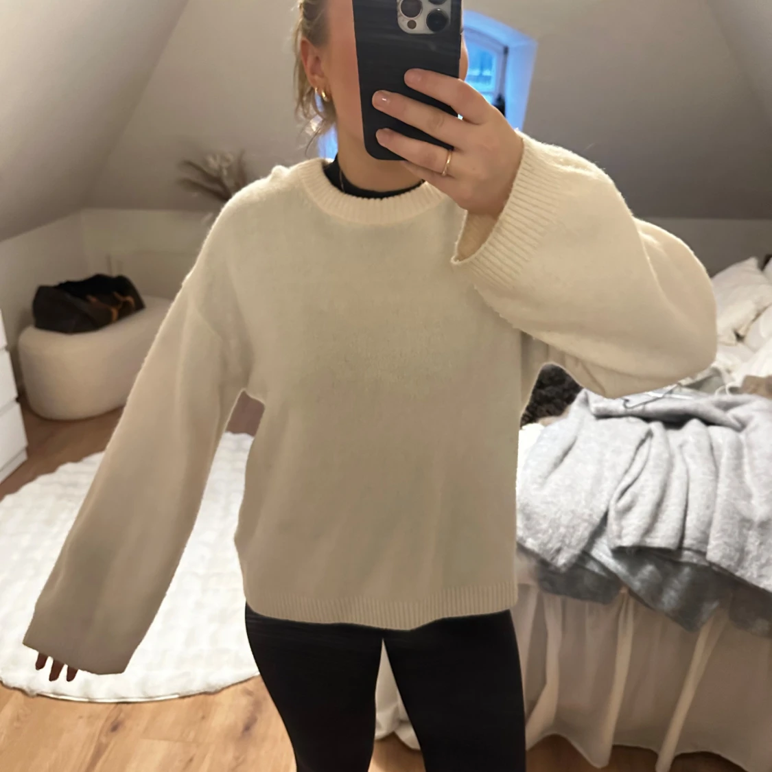 Vit stickad tröja från Arket