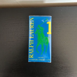 Ralph Lauren parfym herr - Säljer en Ralph Lauren 1 Eau de Toilette för män, helt oanvänd och inte öns öppnad ur förpackning hör av er vid frågor.