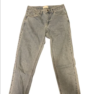  Slim fit jeans från ASOS  - Storlek 30 W och 30 L | Skick - 8/10, har inga hål eller fläckar. | Ju mer du köper, desto billigare blir det 👍 Skriv gärna till mig ifall du har några övriga frågor.