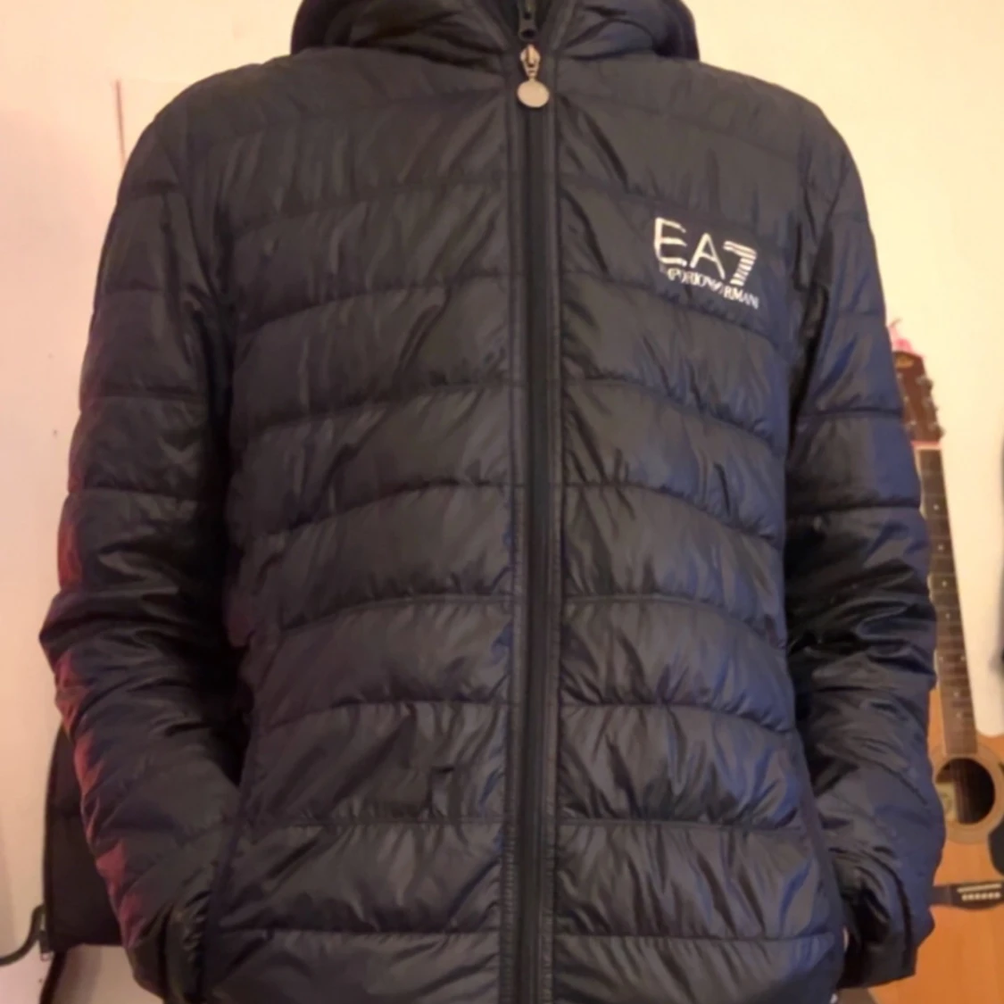 Svart pufferjacka från EA7