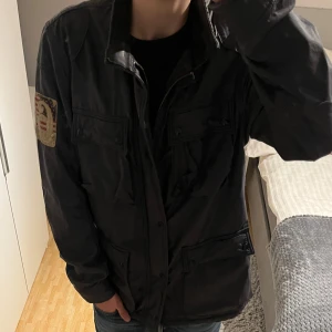 Ralph Lauren Field Jacket - Ralph Lauren Field Jacket | Storlek: M, passar dig mellan 185-195 cm | Skick: 8/10, använd men finns inga större defekter | Bara att skriva vid funderingar✍️