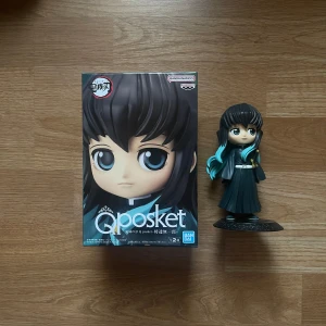 Tokitou Muichirou figur från anime demon slayer  - Qposket-figur från Banpresto på Tokitou Muichirou.  Perfekt för samlare av anime-figurer eller som en unik dekoration. Har flera figurer i mina andra annonser, kika gärna 💖