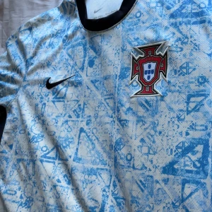 Portugal tröja - Portugal tröja, perfekt för sommaren, köpt på unisport