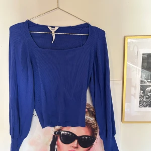 Blå ribbad tröja från object - Ska vara strl L men upplever den som lite mindre 💕 skriv för fler bilder!