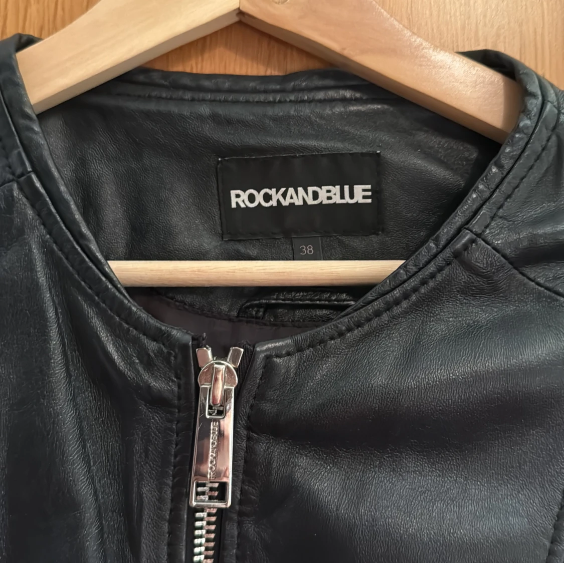Svart skinnjacka från Rockandblue - 3