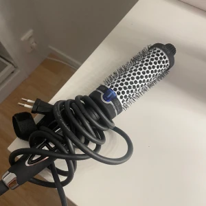 Värmevärdet från Cera - bra skick på denna cera värmeborsten.Köpt för 800kr