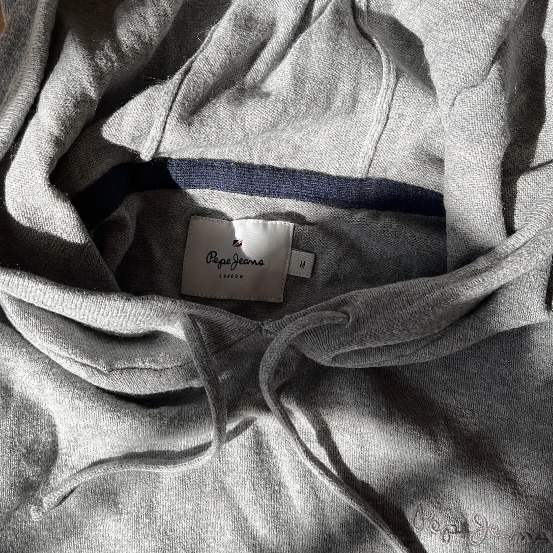 Grå hoodie från Pepe Jeans - 1