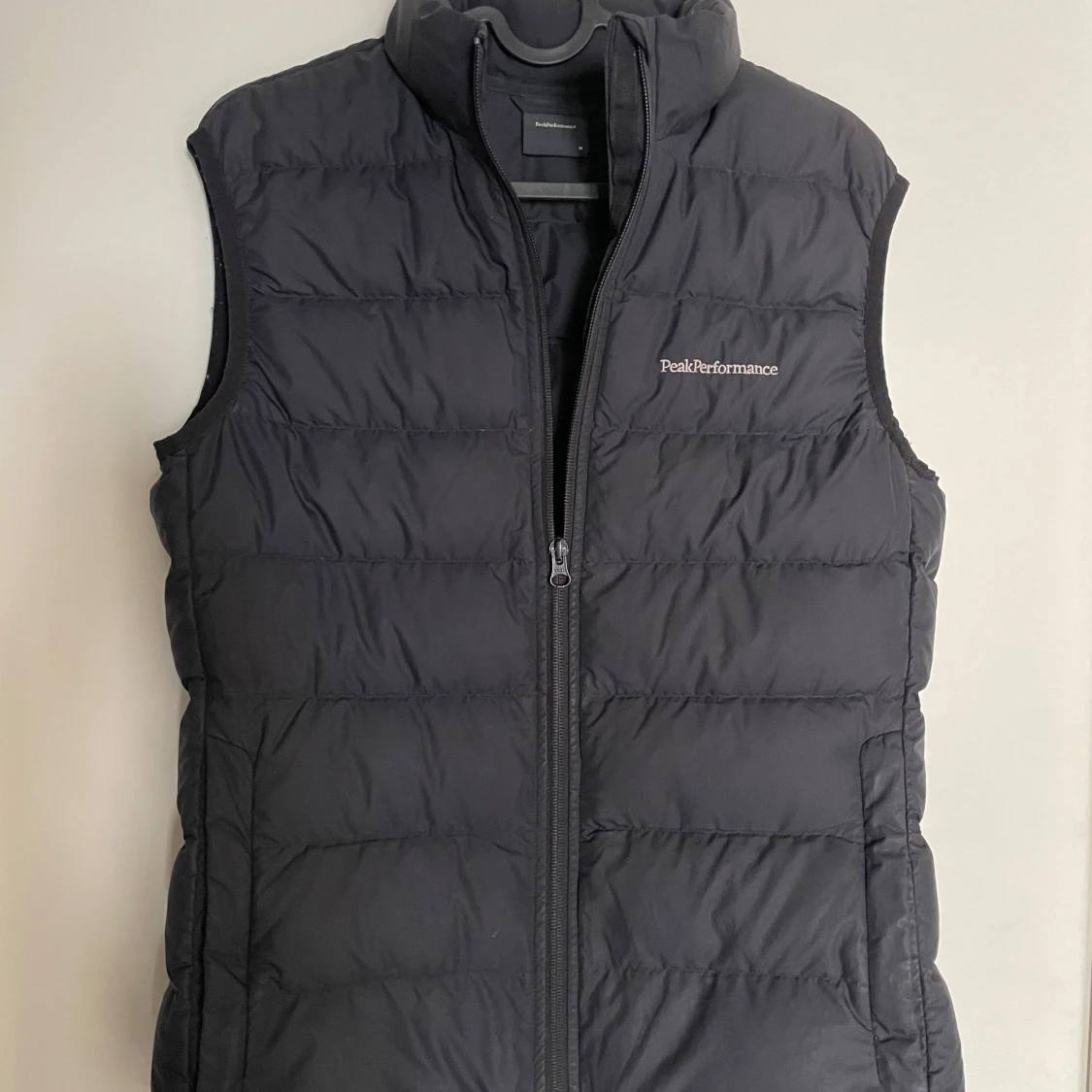 Svart dunväst från Peak Performance - 3