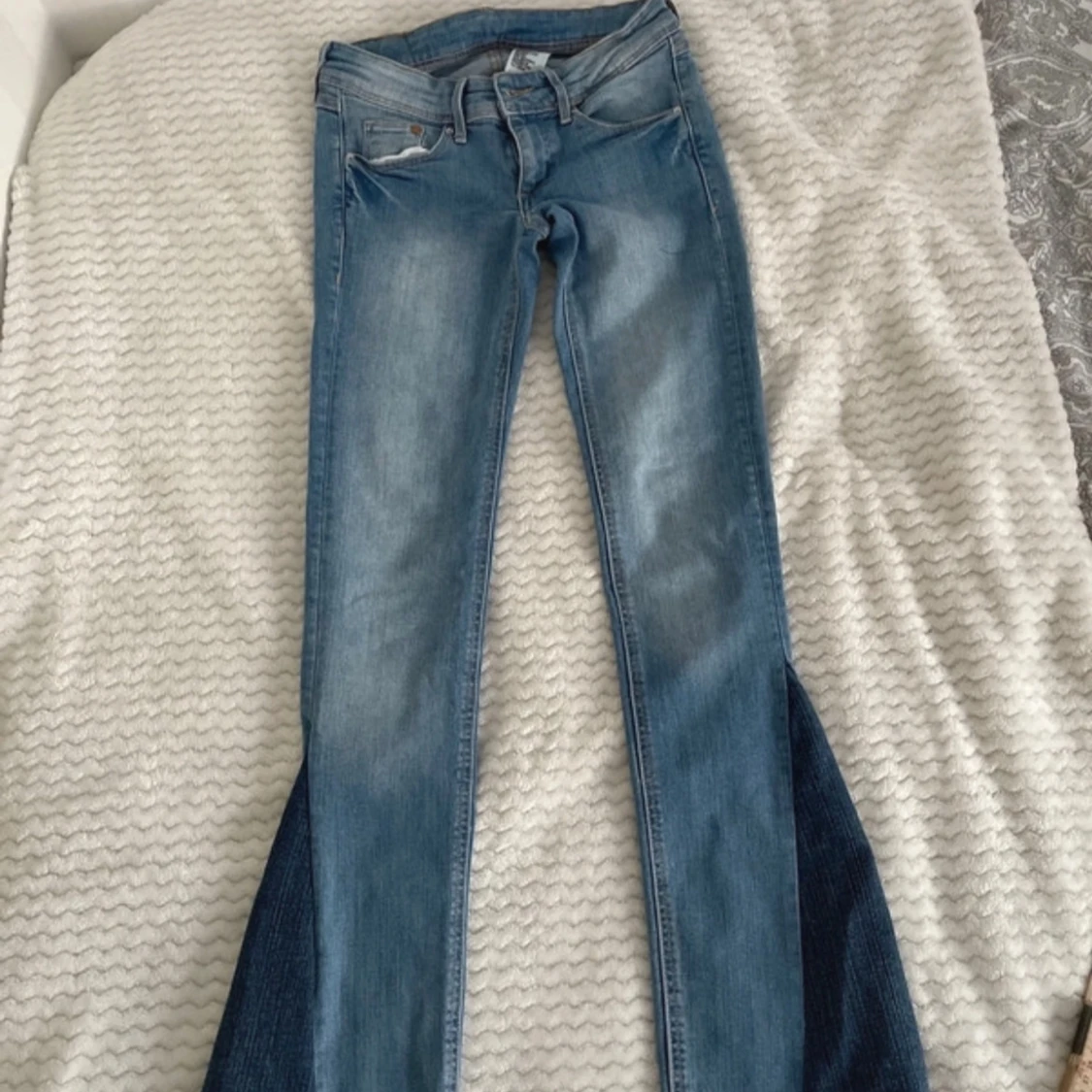 Blå jeans från H&M - 1