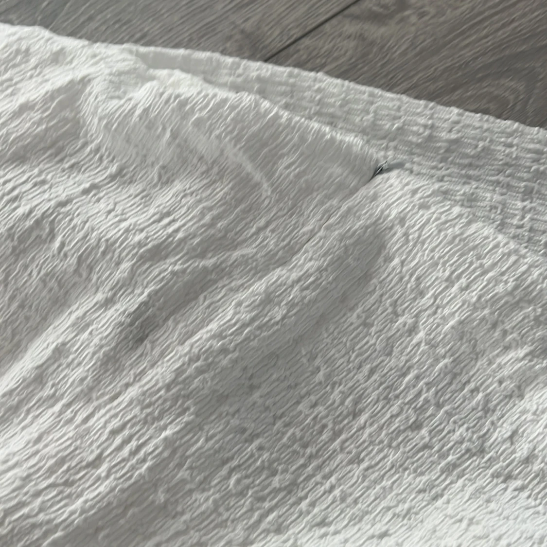 Vit långärmad topp med unik design - 2