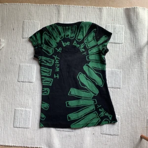 Desigual T-shirt - T-shirt från desigual i bra kvalitet. Storlek S