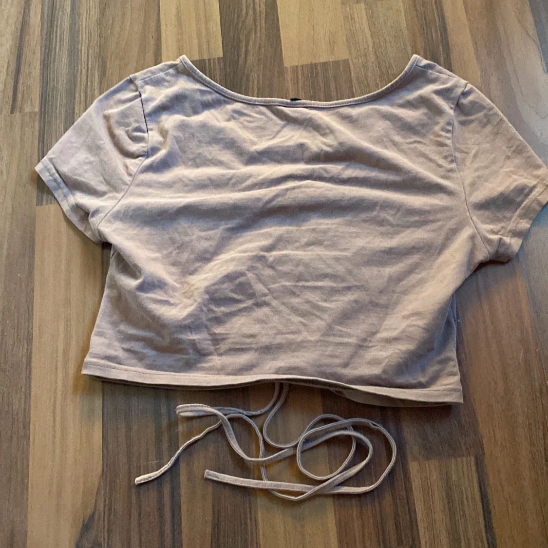 Beige croppad topp med knyt - 1