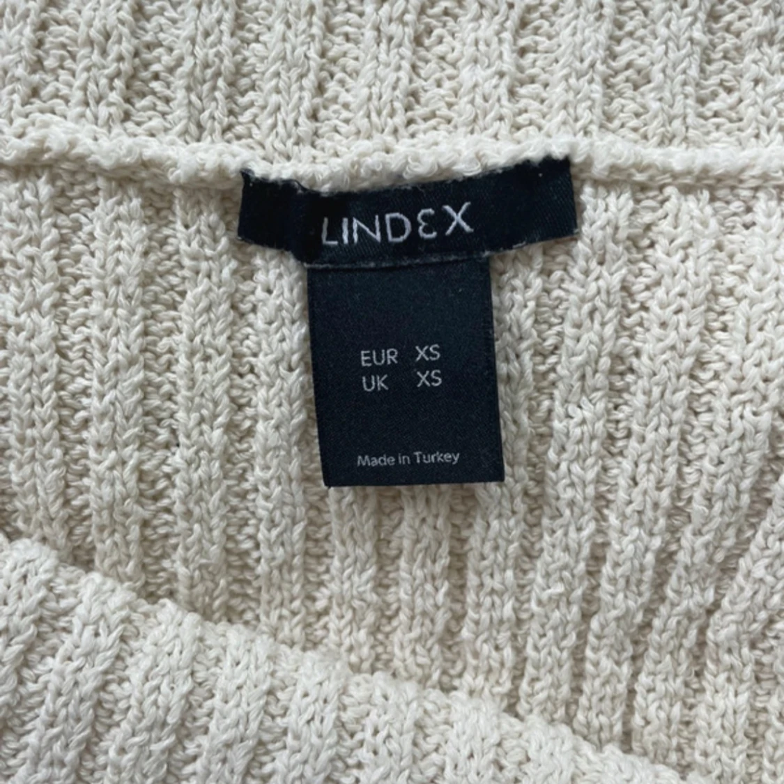 Beige offshoulder tröja från Lindex - 1