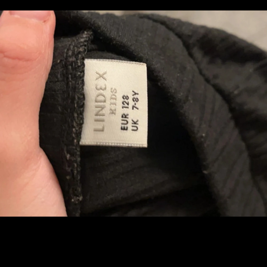 Svart kjol från Lindex - 1