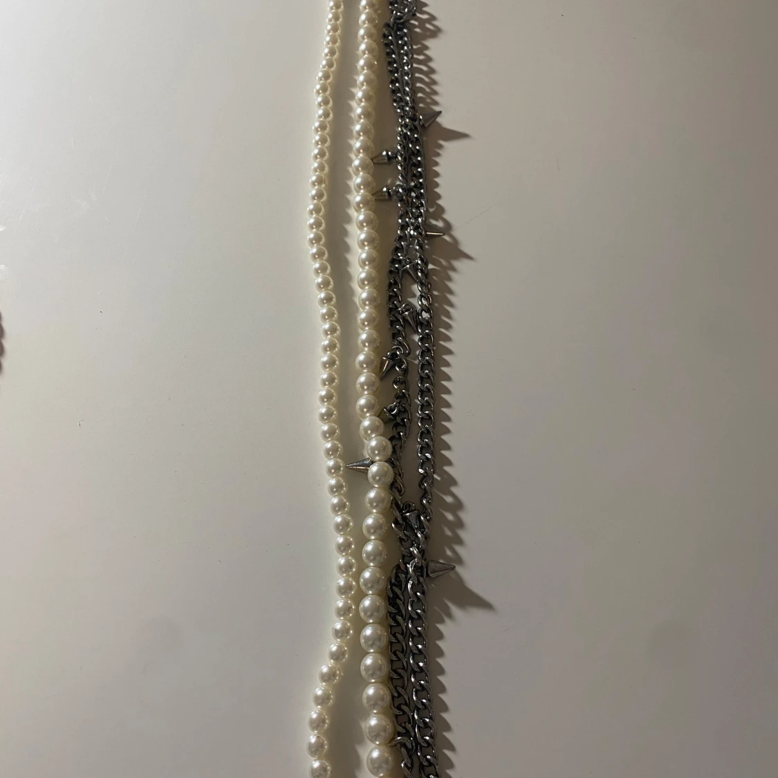 Halsband med pärlor och kedjor - 2