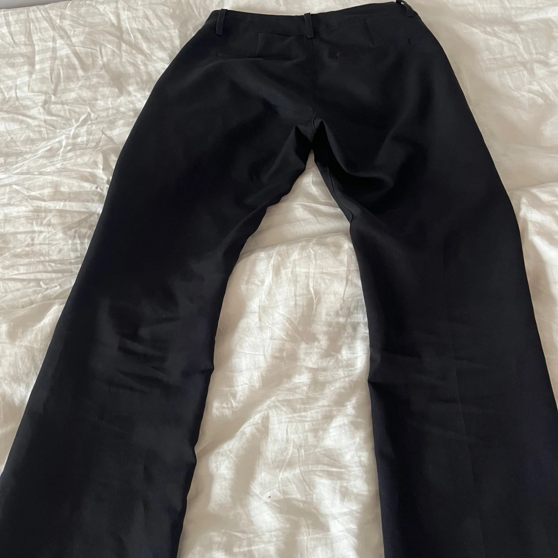 Svarta kostymbyxor från Bik Bok - 3