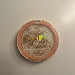 Highlight  - Highlight från sunkissed i färgen marble lumi. OBS!! Locket sitter löst