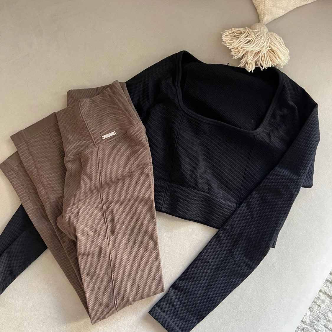 Tights och långärmad topp från Aimn