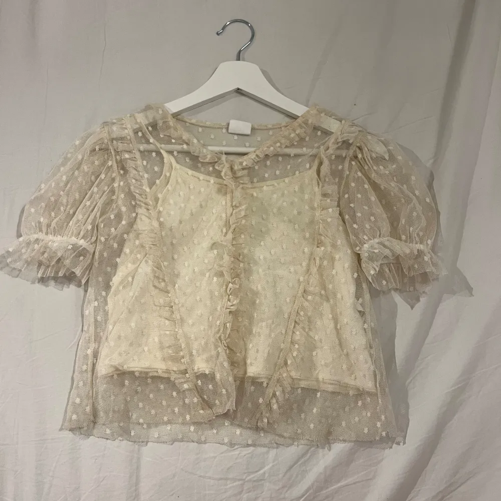 Fin blus i bra skick frĂ„n Zara. Bra skick. Priset kan diskuterasđ©·. Puserot.