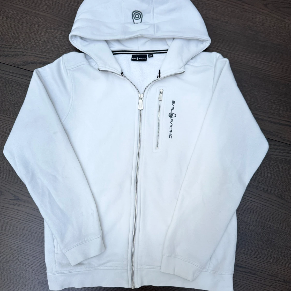 Vit hoodie från Sail Racing