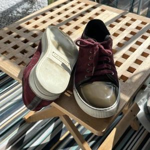 Lanvins - Tja säljer nu mina stilrena lanvins. De är storlek 41-42. Skick 8/10.Mitt pris 1599 kan diskutera priset, nypris 5200.Tveka inte med prisförslag. Om du har några frågor försöker jag svara så snabbt som möjligt 🤙🏻💯