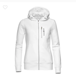 Vit hoodie Sail Racing  - Sparsam använd. Skulle säga att Hoodien är en liten M. Köpt för 1500 