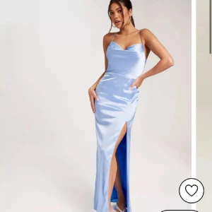 Ljusblå balklänning - Säljer nu min jättefina balklänning från 9an, använd endast en gång så i jättefint skick. Nypris 900 kr!💞