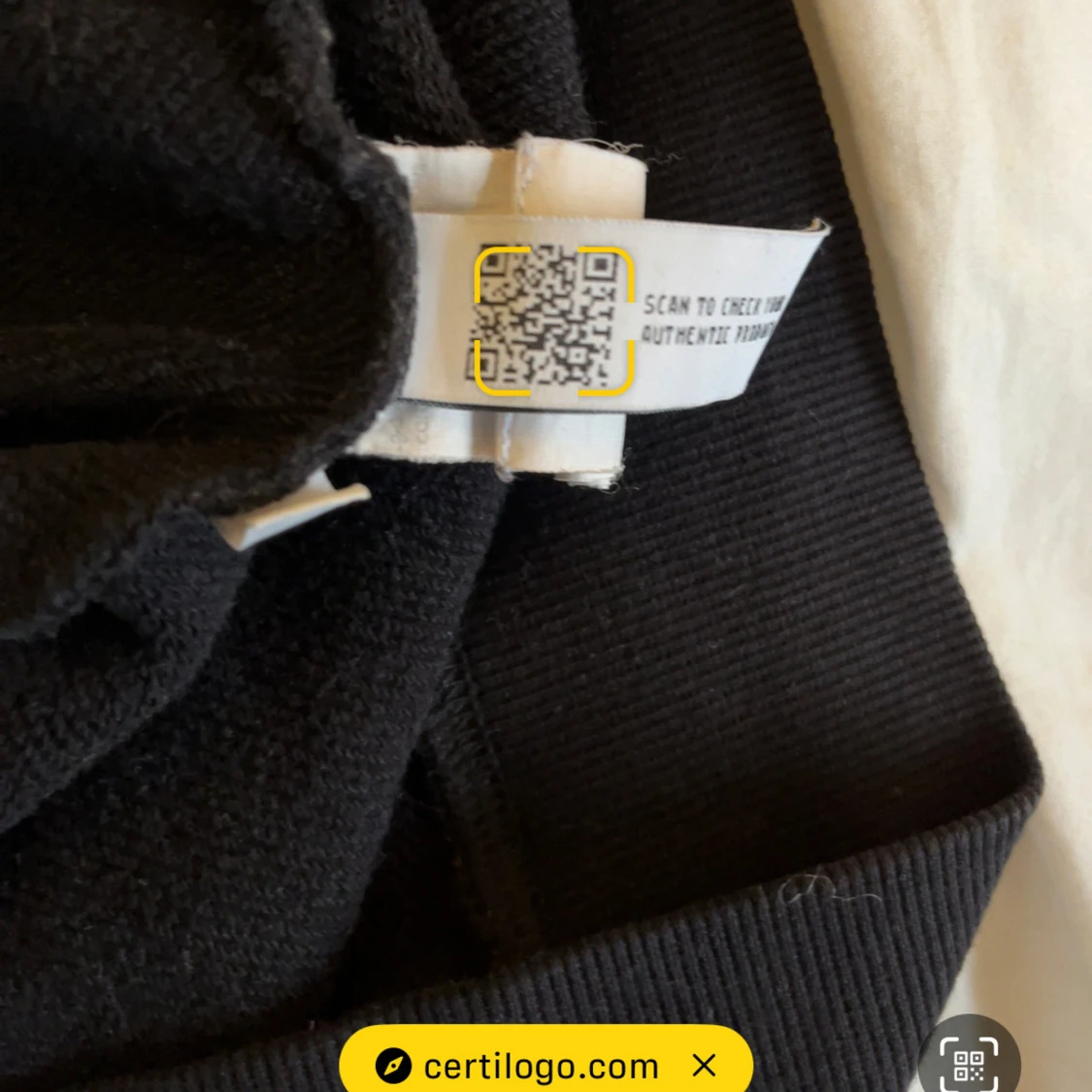 Svart hoodie från C.P. Company Storlek S - 3