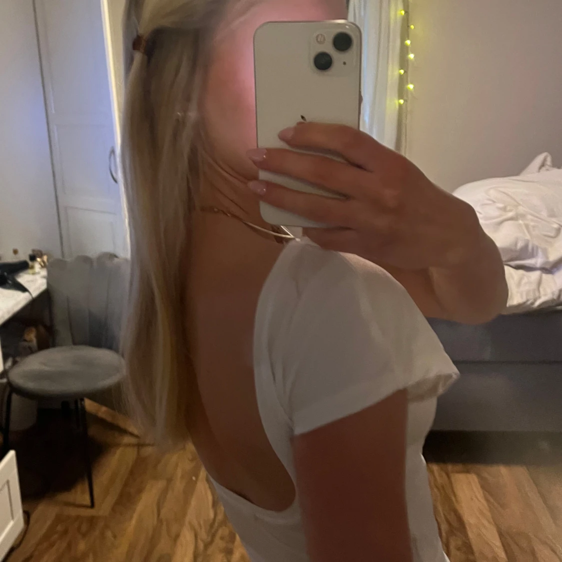 Vit topp med öppen rygg