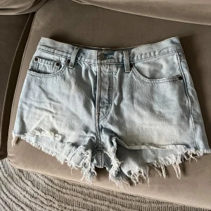 Jeansshorts från Levi’s - Jeansshorts från Levi’s i fint skick, W28