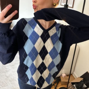 Stickad tröja - Säljer denna tröjan från boomerang, strl m men skulle säga att den sitter bättre på en xs/s 🤎