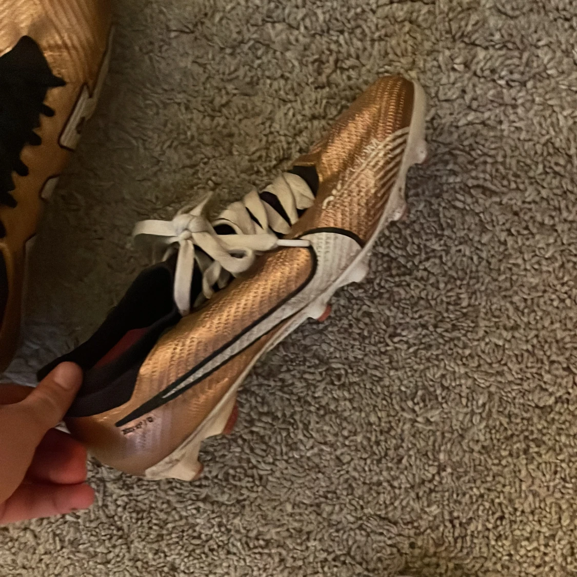 Guldiga mercurial mbappe fotbollskor från Nike - 1