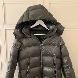 Massimo dutti jacka  - Super snygg Massimo dutti jacka🤍sparsamt använd och har inga defekter! 