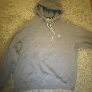 Acne studios hoodie  - Riktigt chill hoodie ifrån acne studios, storlek M och funkar till flera olika stilar | Nypris≈3000kr mitt pris endast 999, snabba affärer underlättar men hör av er vid funderingar! 