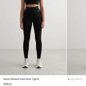 Svarta ribbade tights från Aimn - Snygga svarta ribbade tights med hög midja från aim'n. Tillverkade i ett flexibelt och mjukt material som ger en shaping-effekt. Perfekta för träning eller en aktiv livsstil.