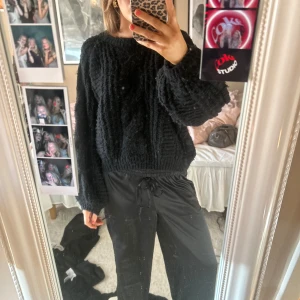 Svart stickad tröja - g svart stickad tröja 