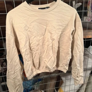 Beige tröja från 157 - Säljer en beige tröja från 157. xs/s