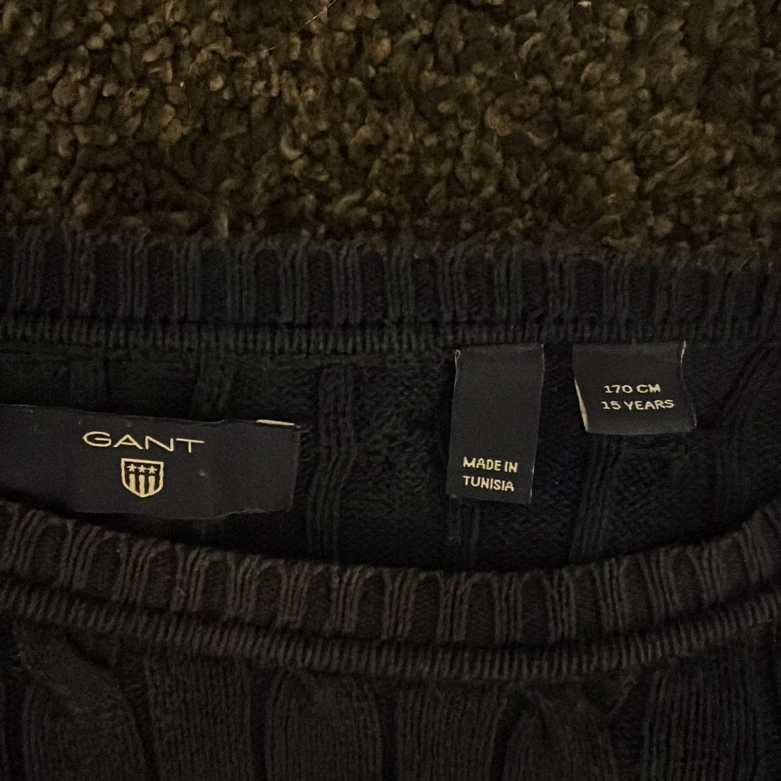 Mörkblå stickad tröja från GANT - 1
