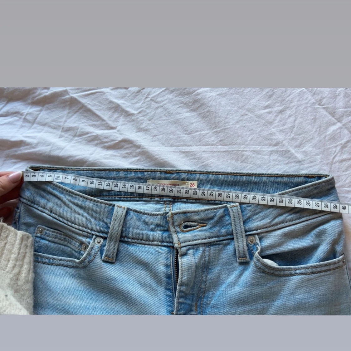 Ljusblå bootcut jeans från Levis - 1