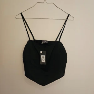 Top - Oanvänd. Storlek 38, mer som S