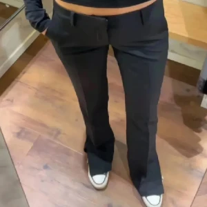  kostymbyxor från bikbok  - Snygg men va för stora för mig så ska sälja och köpa dem mindre. 