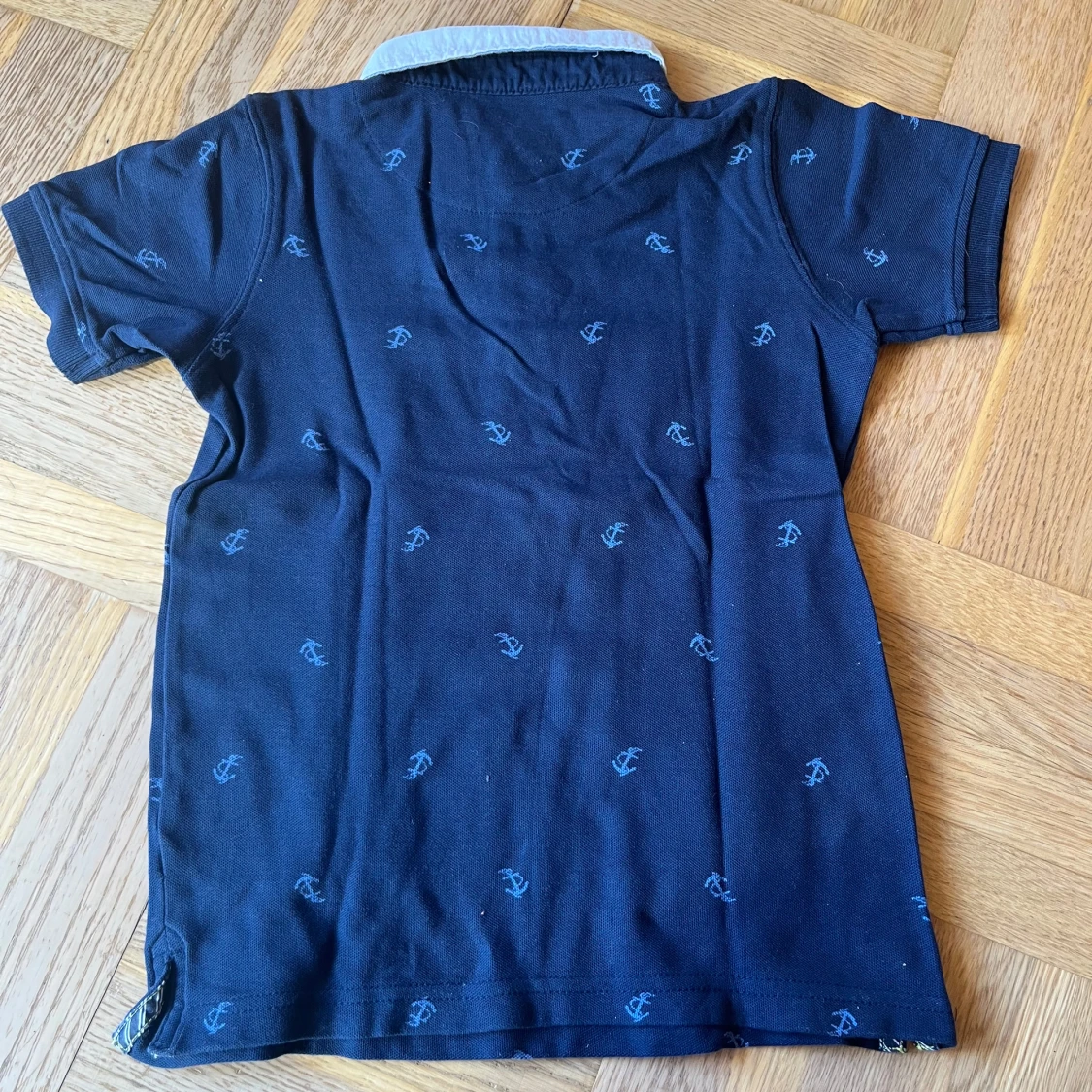 Mörkblå pikétröja - 1