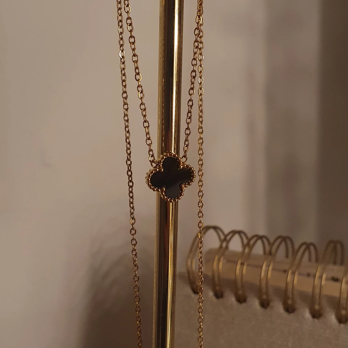 Guldhalsband med fyrklöverhänge - 3